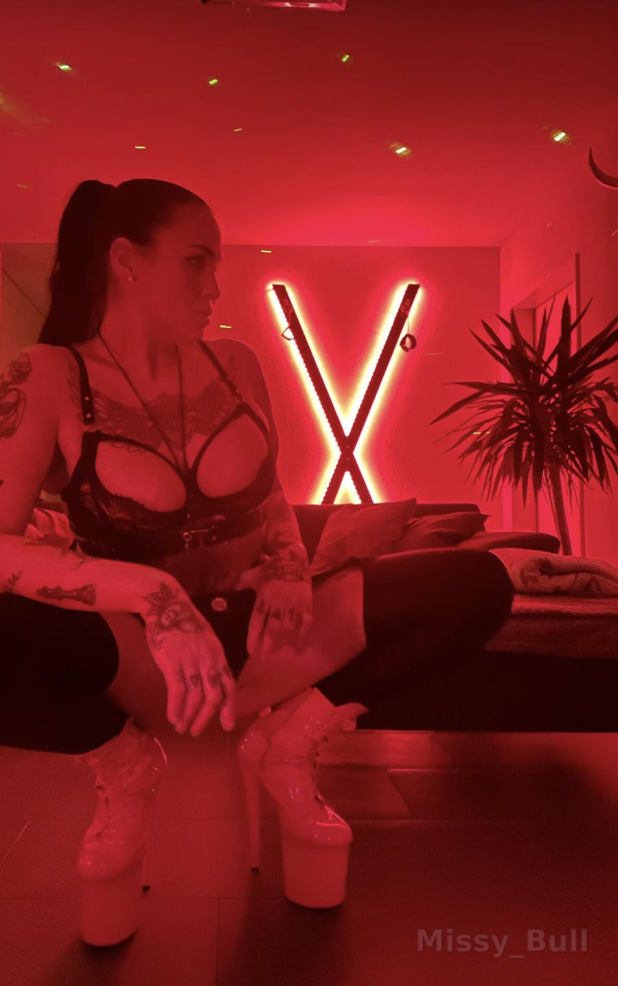 Missy Bull – Domina Session